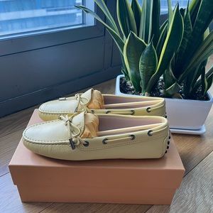 NWT TODS Driving Loafers Size 38
